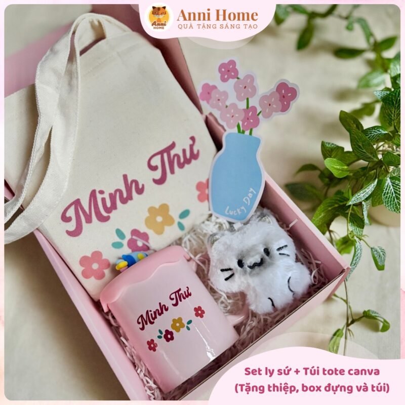 [Set quà tặng thiết kế] – Túi tote design và ly sứ in tên